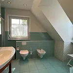In Strandnähe Mit Kamin Und W-lan Lobbe