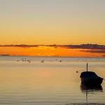 In Strandnähe Mit Kamin Und W-lan Lobbe